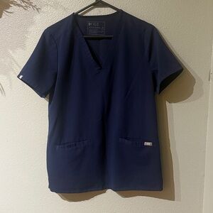 FIGS Women’s scrub top. Navy blue. Size medium. Front pockets.